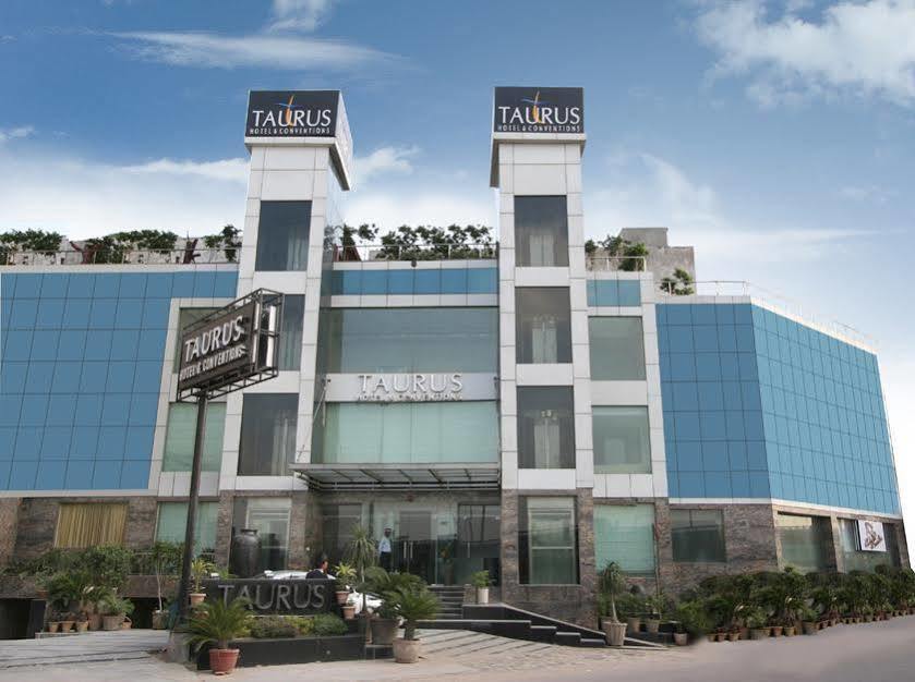 Taurus Sarovar Portico Нью-Дели Экстерьер фото