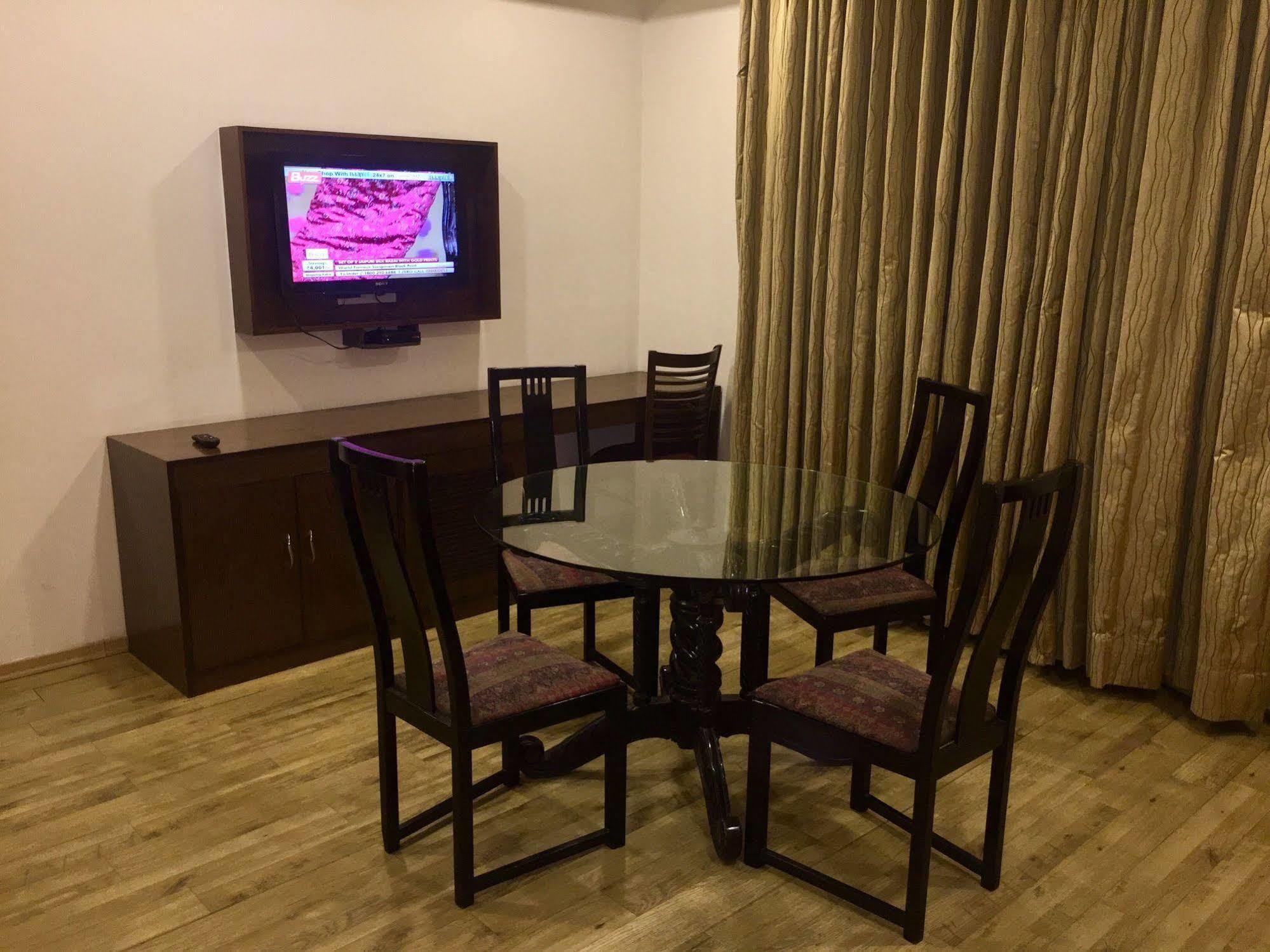 Taurus Sarovar Portico Нью-Дели Экстерьер фото